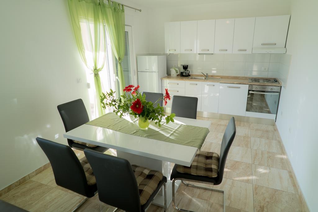 Apartmani Ruzica Makarska Exterior foto